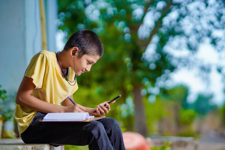 mLearning kid on his phone 